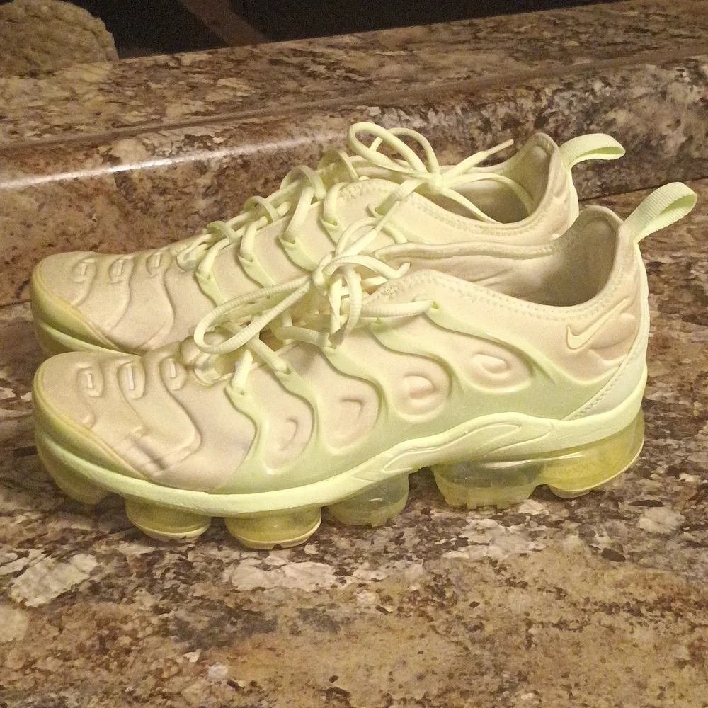 Nike Air VaporMax Plus Highlighter Yellow Sunset Women's D13023-700 Size 9.5 - Picture 2 of 10